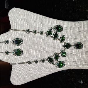 💚🖤Emerald Green Crystal Statement Necklace & Earrings Set In Antique Black